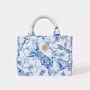 NWT Lilly Pulitzer Adair Mini Bag in Resort White Barefoot Beachcombers